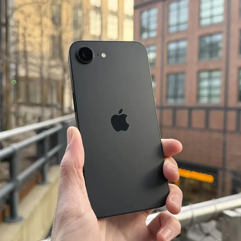 گوشی موبایل اپل مدل iPhone 16e HN تک سیم کارت ظرفیت 128 گیگابایت و رم 8 گیگابایت